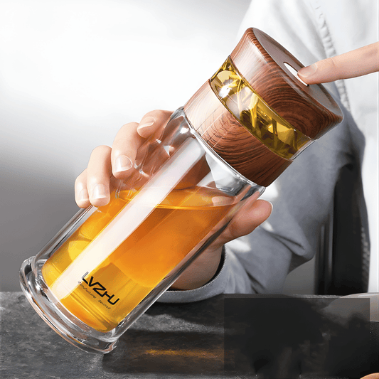 Removable stainless steel filter inside borosilicate glass tea infuser bottle