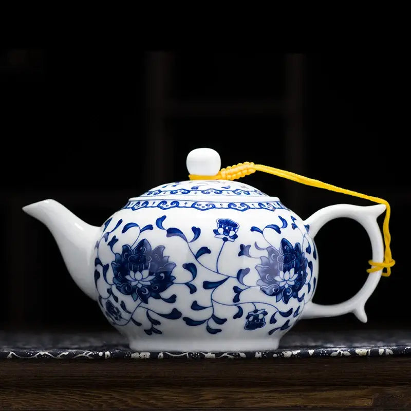 1L porcelain teapot with traditional Chinese design