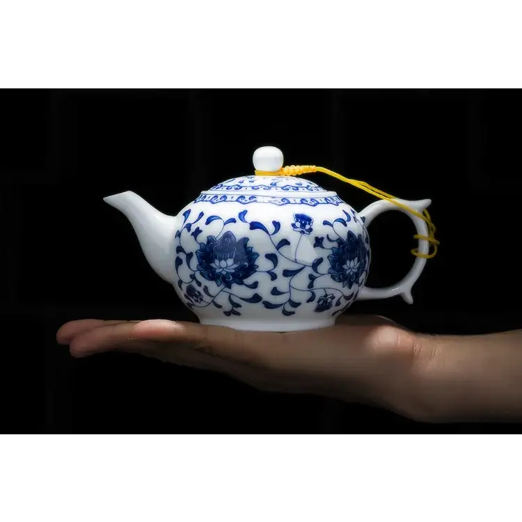 Porcelain teapot 1L capacity for tea lovers