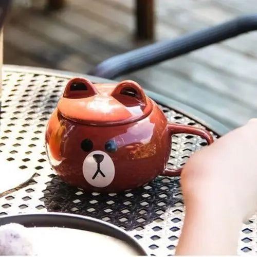Porcelain tea mug with bear design and spoon