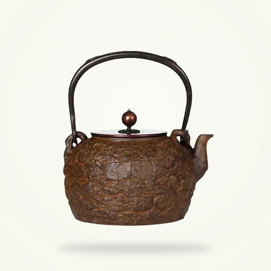Cast iron teapot 1.4L Ancient Rock style, packshot on neutral background