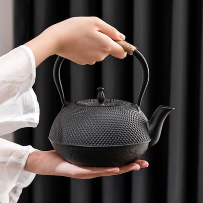 Cast iron teapot with domed lid and curved spout, 900ml size