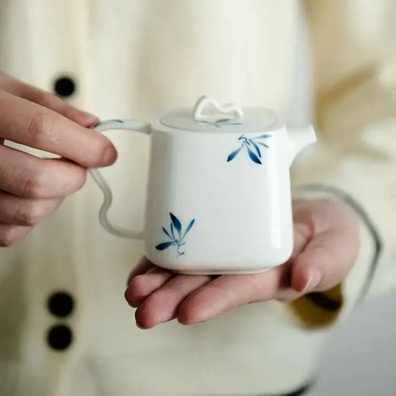 Chinese ceramic teapot 140ml with lid
