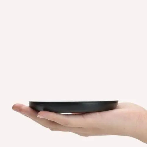 Mug warmer presentation on table