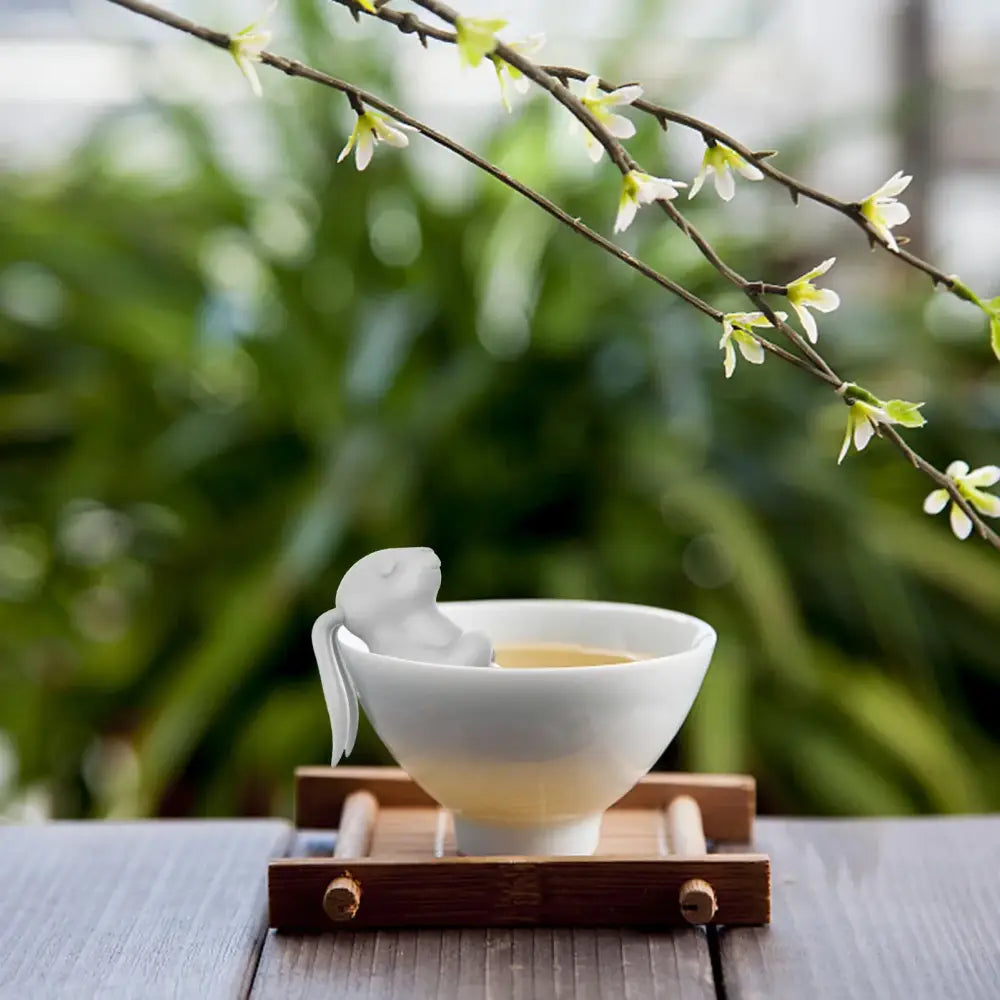 Rabbit tea infuser in white silicone with tea leaves