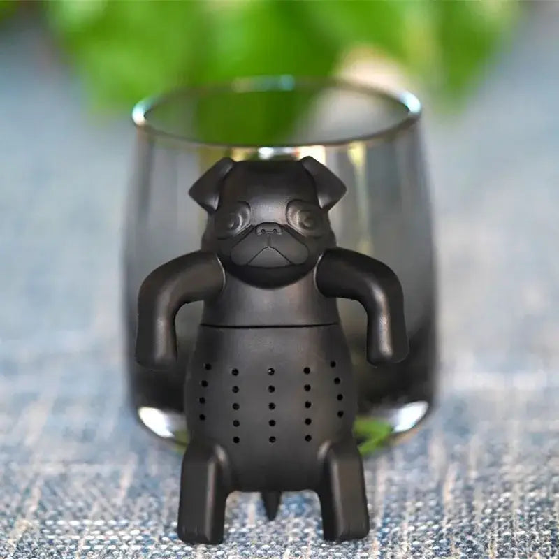 Black dog tea infuser with tea leaves