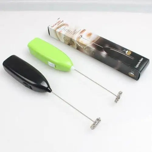 Granny Lulu matcha frother shown in green and black color variants