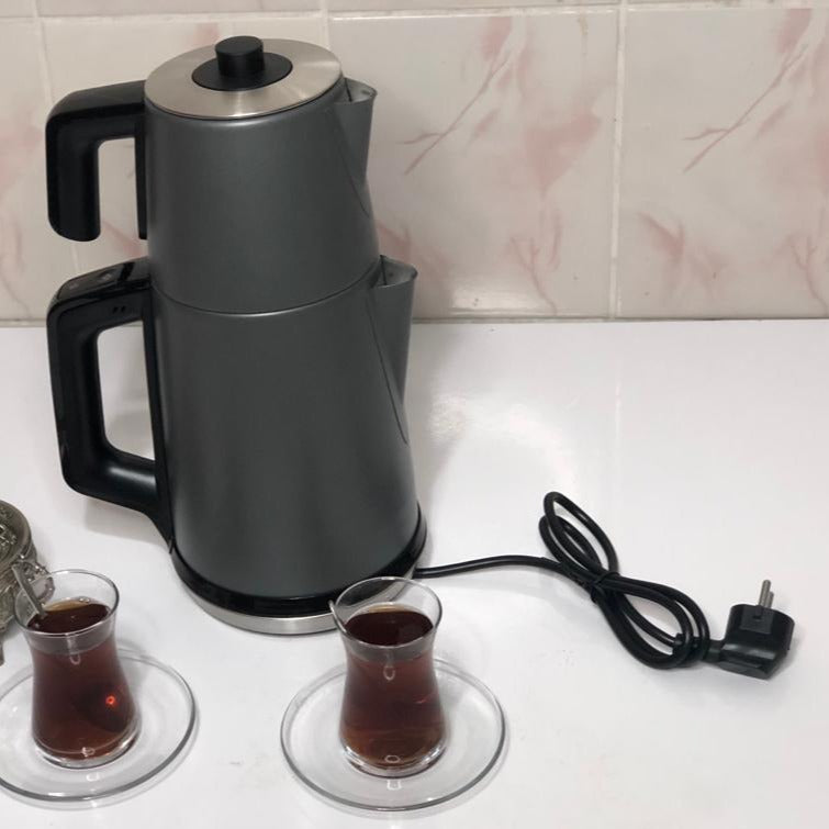 Electric çaydanlık 1.7L in modern American kitchen setting ready to brew