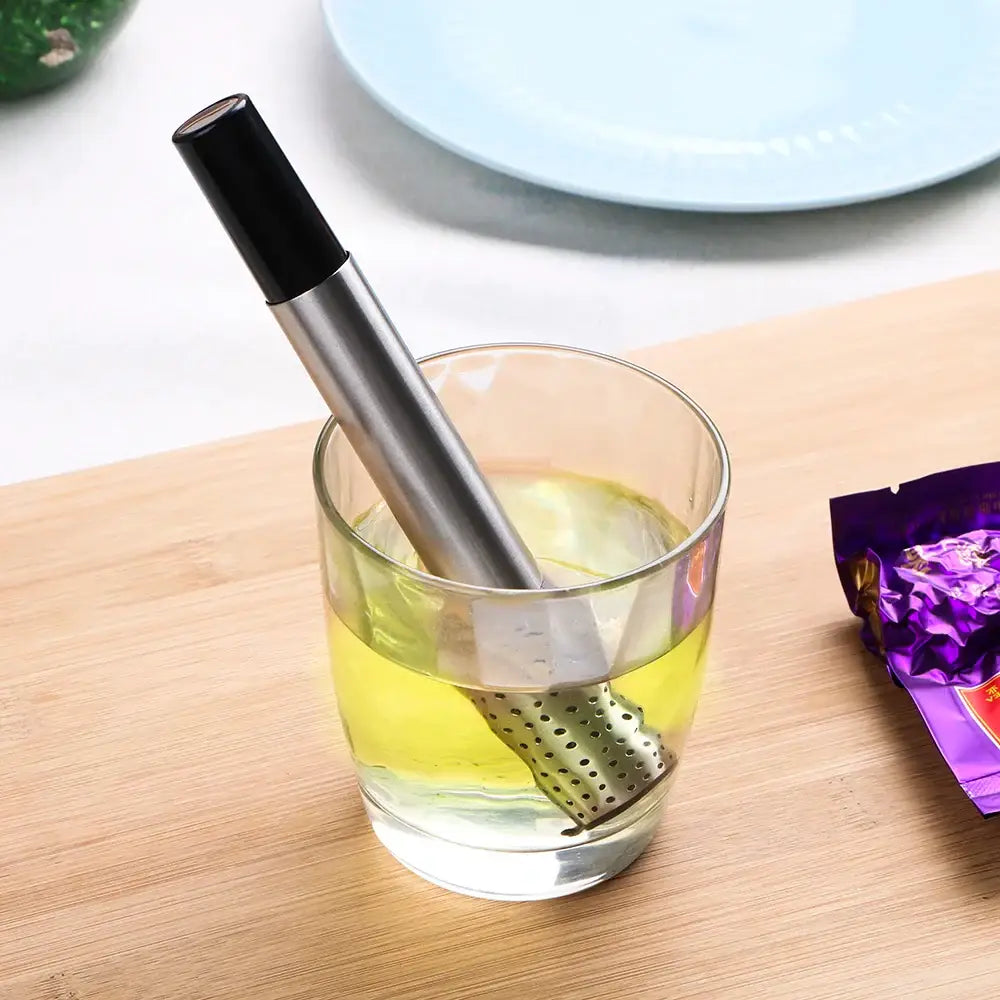 Geek tea infuser with stainless steel mesh basket