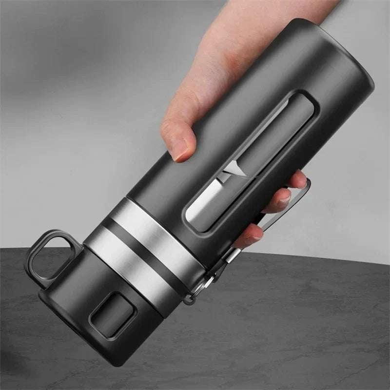 Removable stainless-steel infuser basket inside the 520ml glass tea bottle