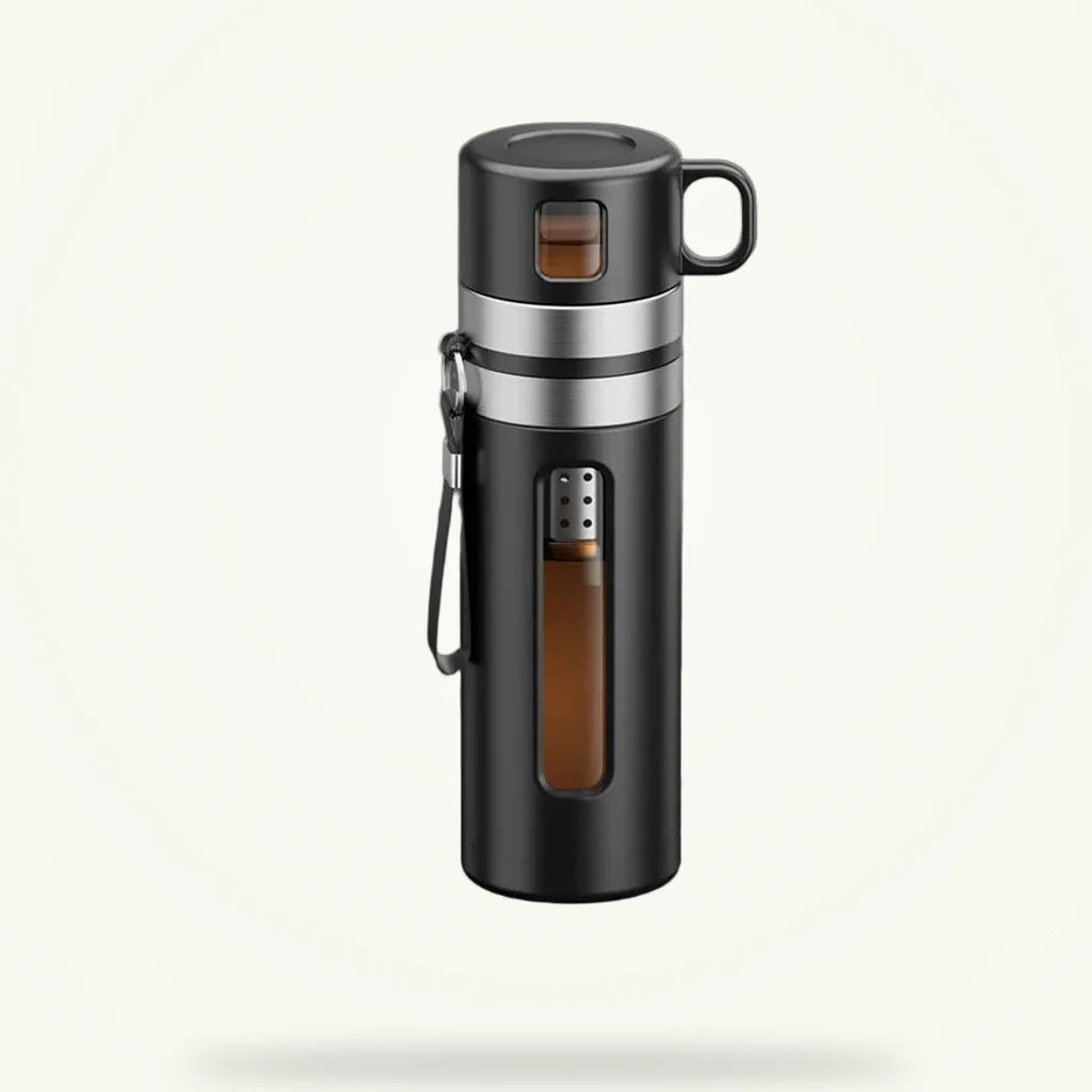 Glass tea infuser bottle 520ml by Granny Lulu, packshot on plain background
