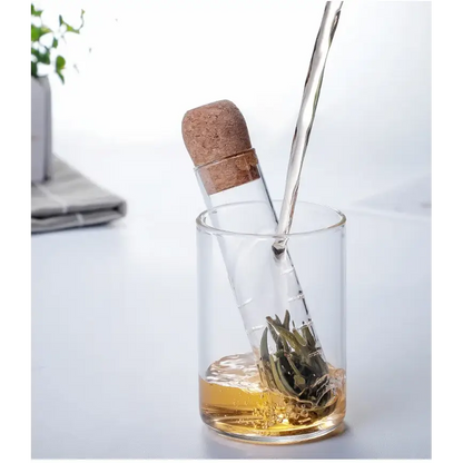 Heat-resistant borosilicate glass tea infuser with boiling water