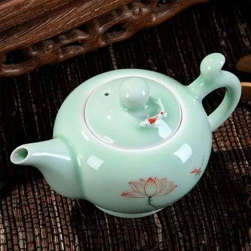 Chinese porcelain teapot presentation with lid