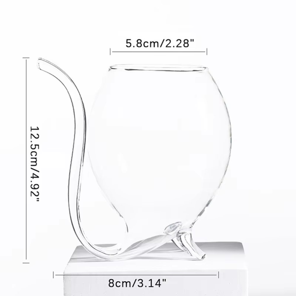 Iced tea glasses with straws, product photo
