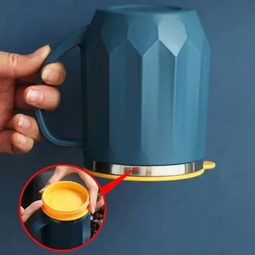 Insulated tea mug with lid closed