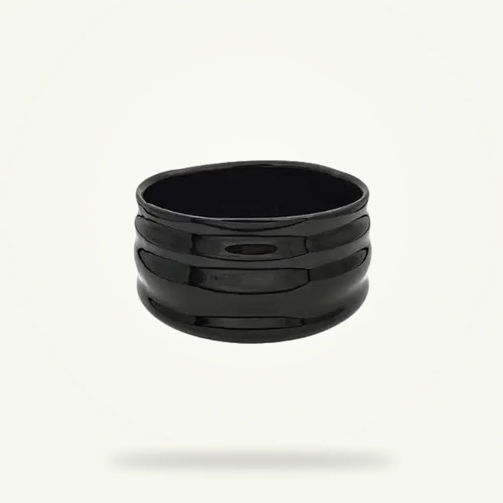 Japanese Black Chawan Matcha Bowl, 550 ml Ceramic Tea Bowl, product photo on a plain background