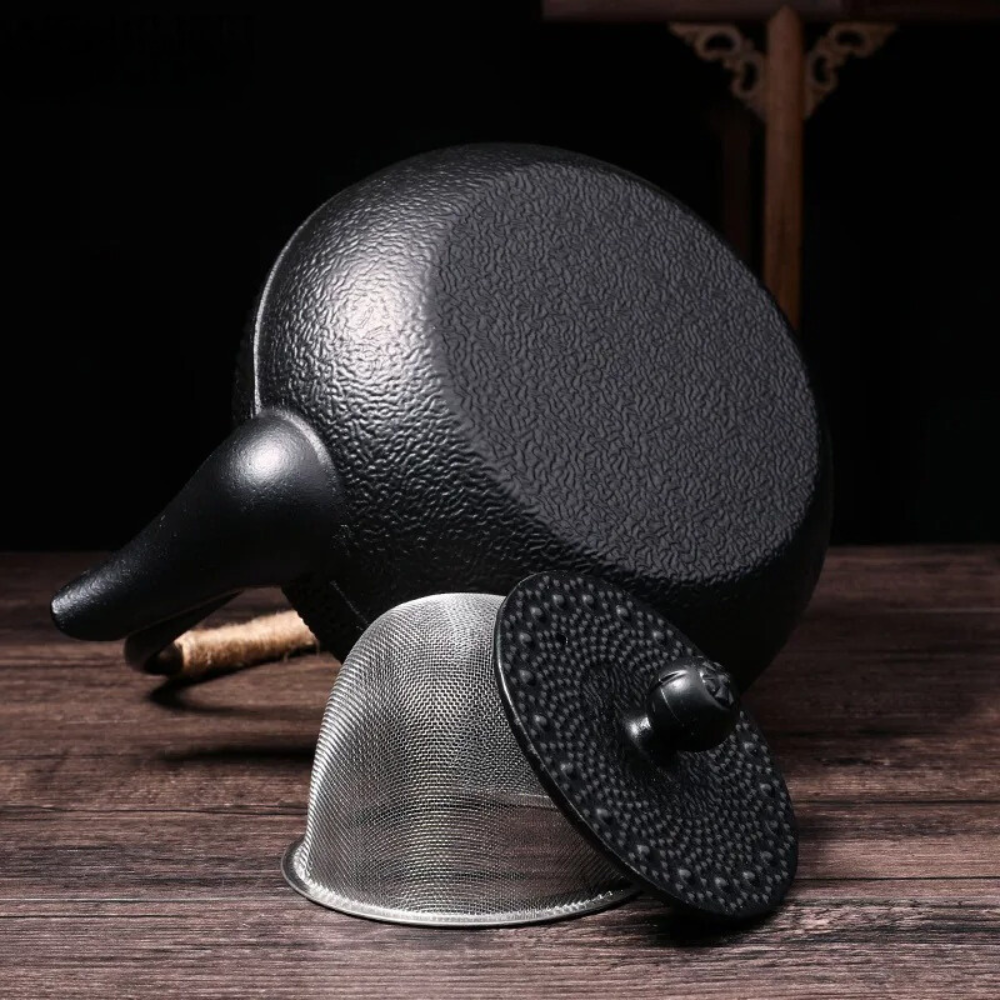 Cast iron teapot with lid and handle