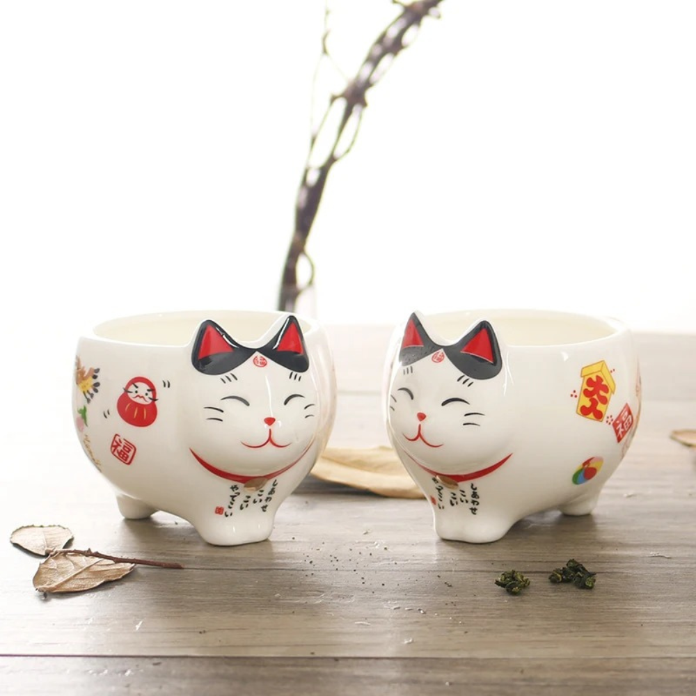 Complete Maneki Neko tea set two cups and matching porcelain teapot