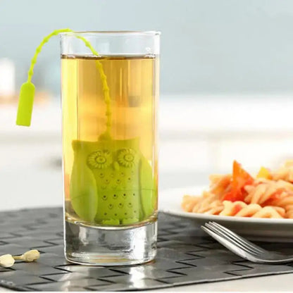 Owl tea infuser in gray silicone for loose leaf tea