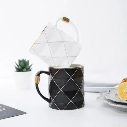 Polygon tea cups in white and black
