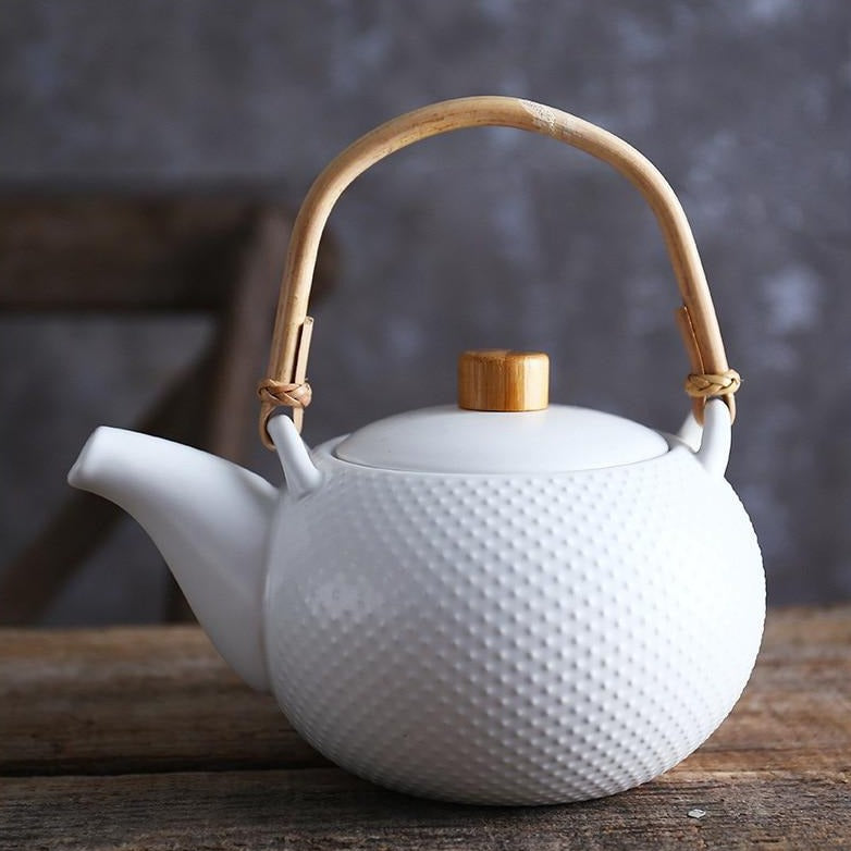 Ceramic teapot 800ml hygge design with loose leaf tea and cup