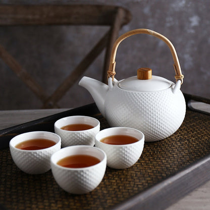 White ceramic teapot 800ml clean Scandinavian lines side view