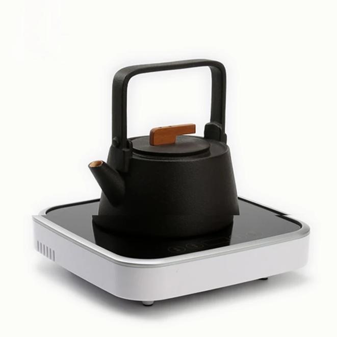Black Nordic hygge teapot 800ml on natural wood table