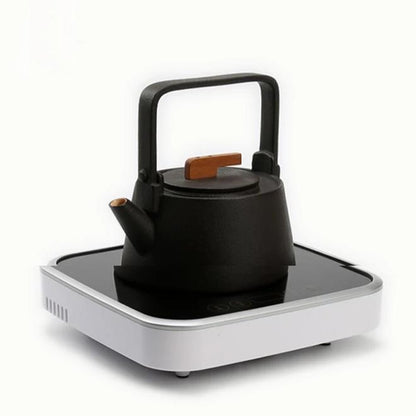 Black Nordic hygge teapot 800ml on natural wood table