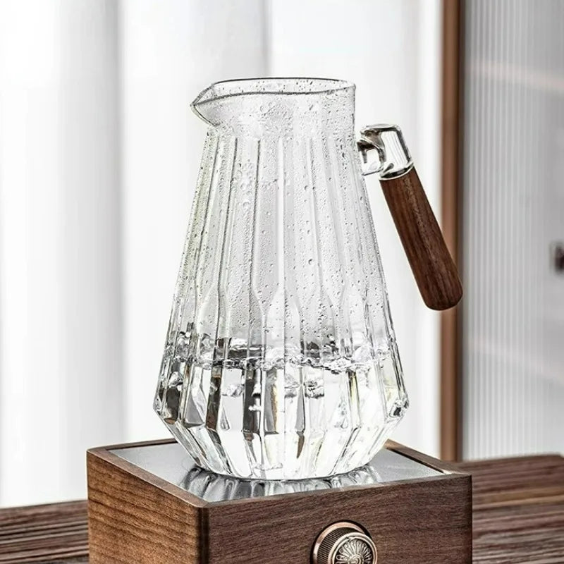 Granny Lulu 1.7L glass teapot for loose leaf tea, Scandinavian minimalist silhouette