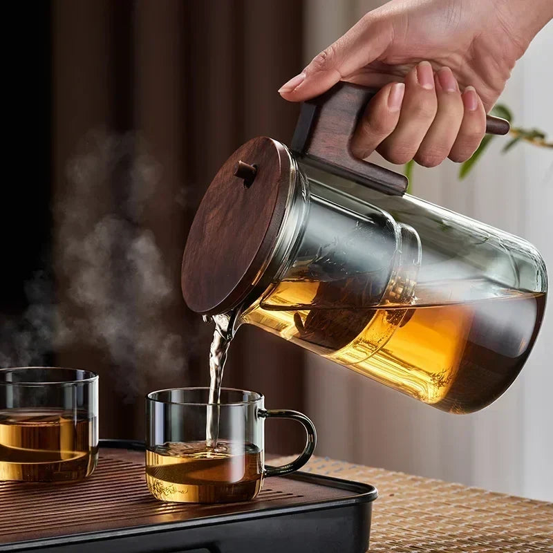 Borosilicate glass teapot with loose-leaf infuser on wooden table