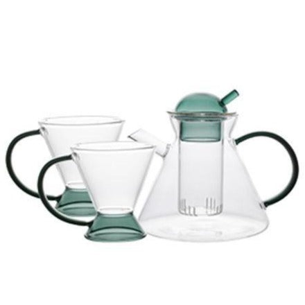 Clear glass teapot with infuser showing tea color through borosilicate body