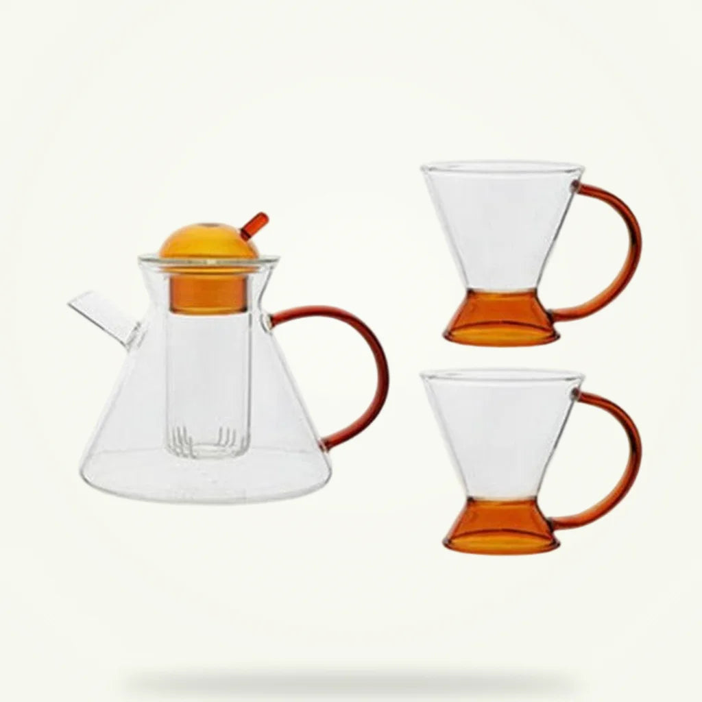 Scandinavian glass teapot with infuser 580ml, minimalist borosilicate design on plain background