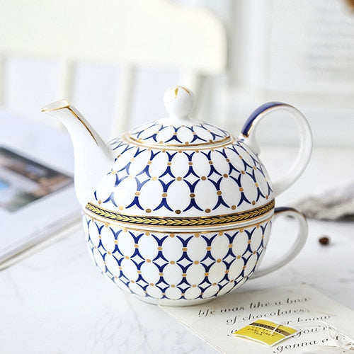 Nordic teapot 400ml porcelain clean lines detail on wooden surface