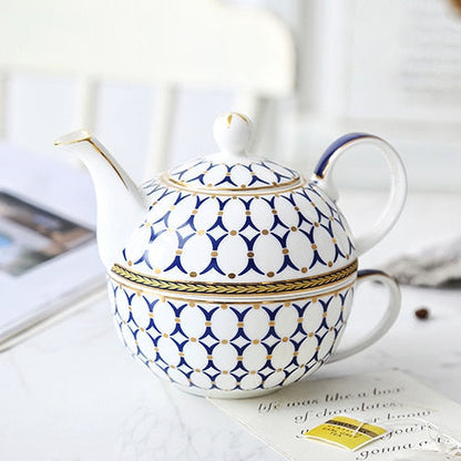 Nordic teapot 400ml porcelain clean lines detail on wooden surface