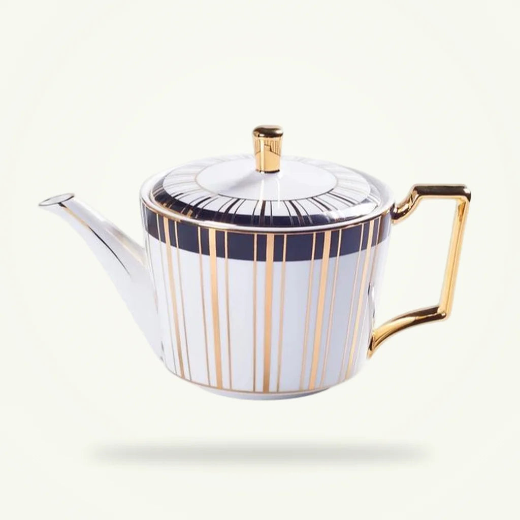 Scandinavian porcelain teapot 700ml Nordic design, white background packshot