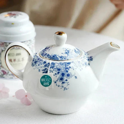 Solo teapot set Scandinavian minimalist design overhead