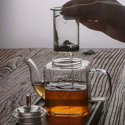 Borosilicate glass teapot 300ml showing tea infusing inside