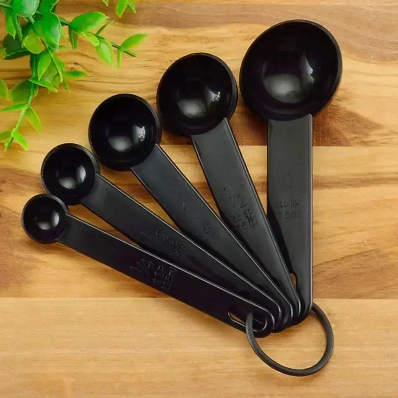 Black tea measuring spoon with clear markings