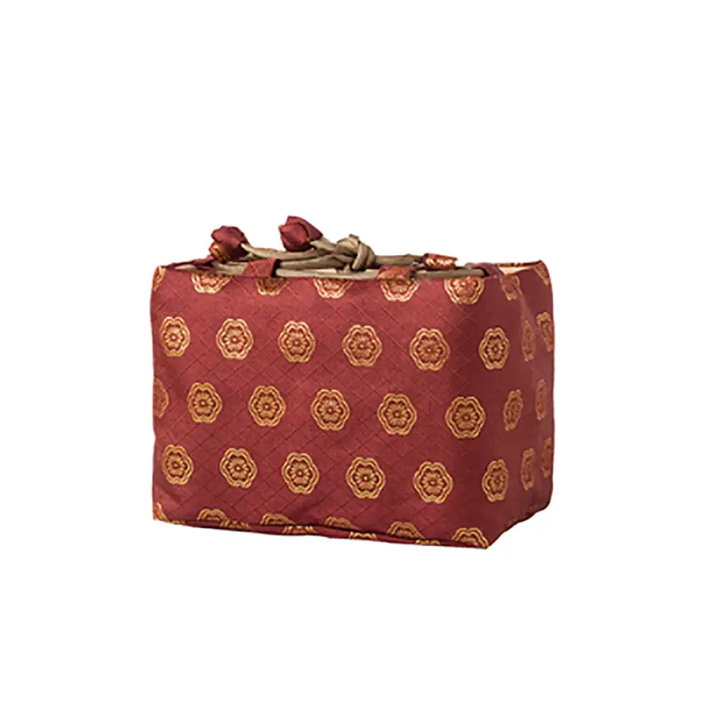 Teapot travel bag detail showing drawstring and linen texture, 18x10x13 cm