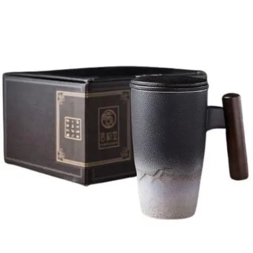 Winter infuser mug with built-in tea strainer
